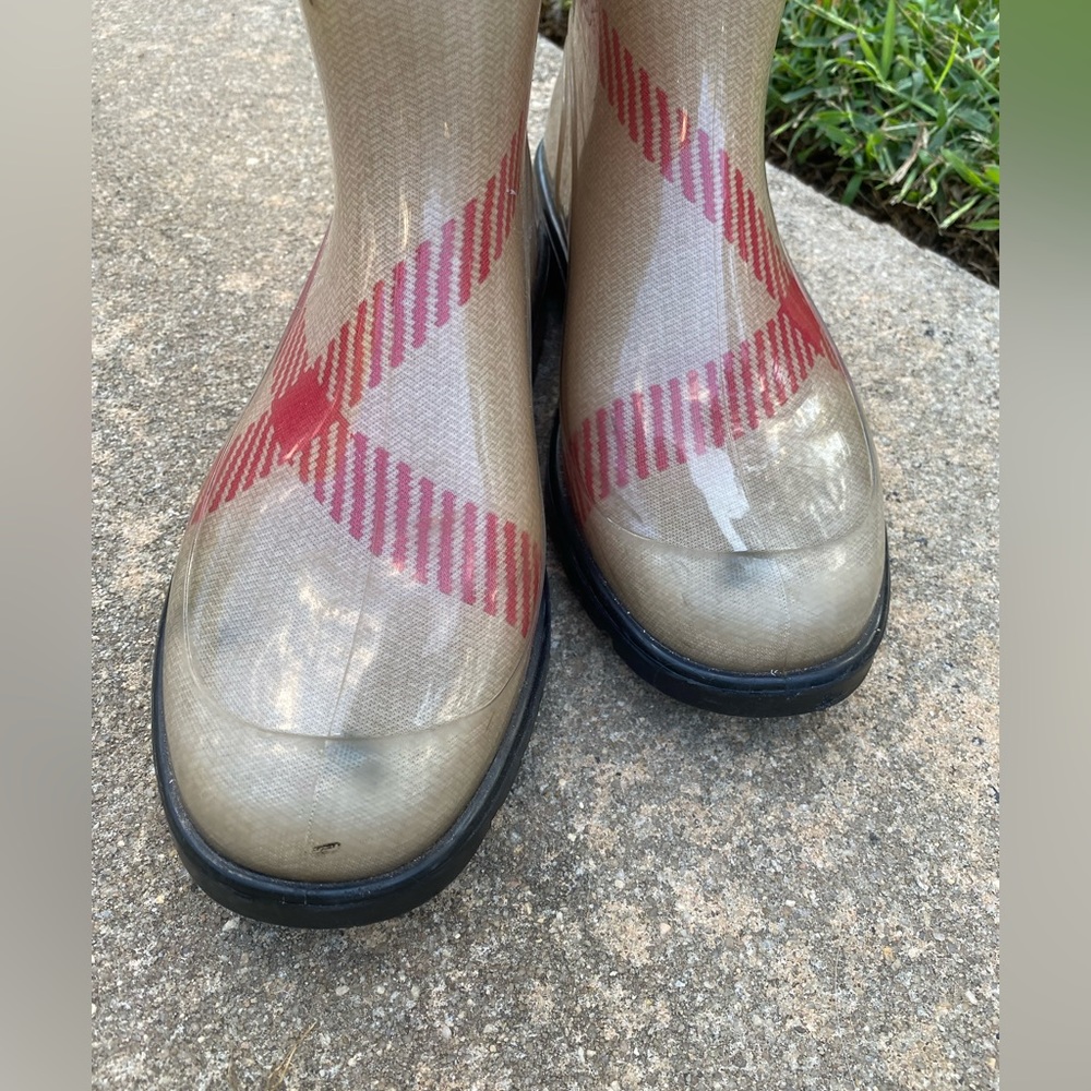 EUC Authentic Burberry Rainboots. Size 38 - Picture 2 of 13